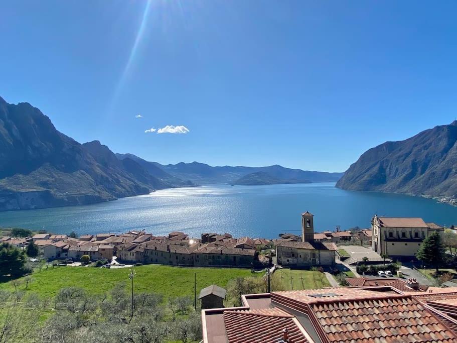 Piccolo Paradiso Vista Lago Con Piscina Privata Riva di Solto Exterior photo